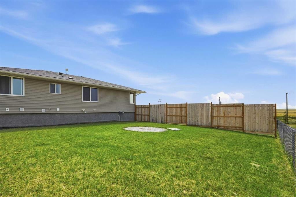 301 3Rd Street West, Standard, AB - Outdoor