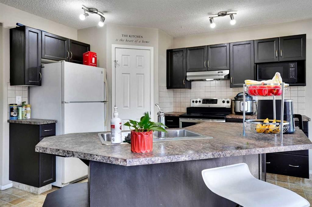 62 Covewood Manor, Calgary, AB - Indoor Photo Showing Kitchen With Upgraded Kitchen