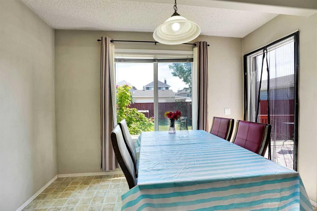 62 Covewood Manor, Calgary, AB - Indoor Photo Showing Dining Room