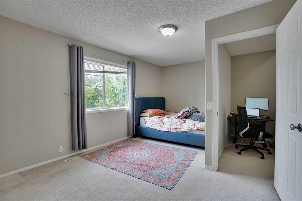 62 Covewood Manor, Calgary, AB - Indoor Photo Showing Bedroom