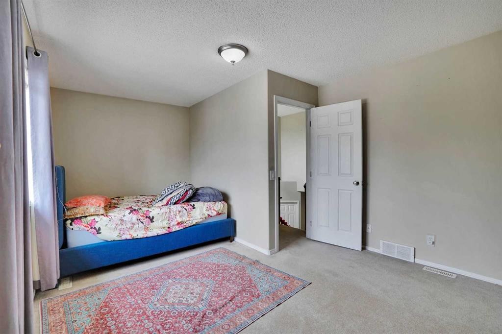62 Covewood Manor, Calgary, AB - Indoor Photo Showing Bedroom