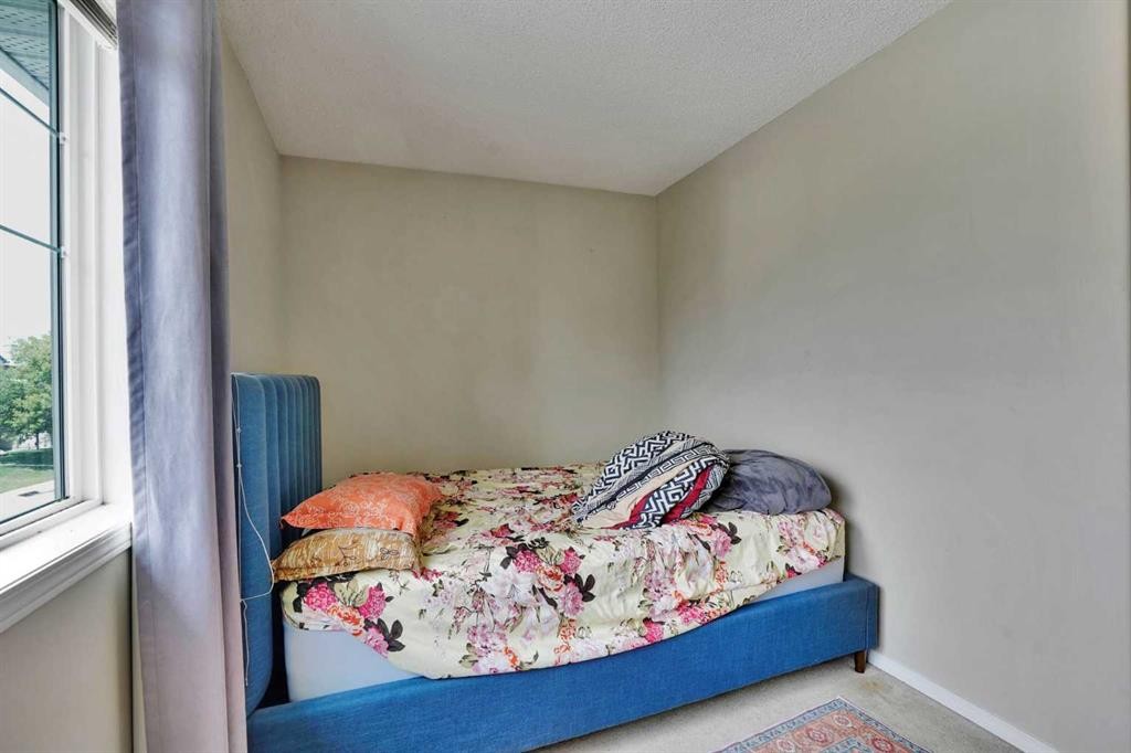 62 Covewood Manor, Calgary, AB - Indoor Photo Showing Bedroom