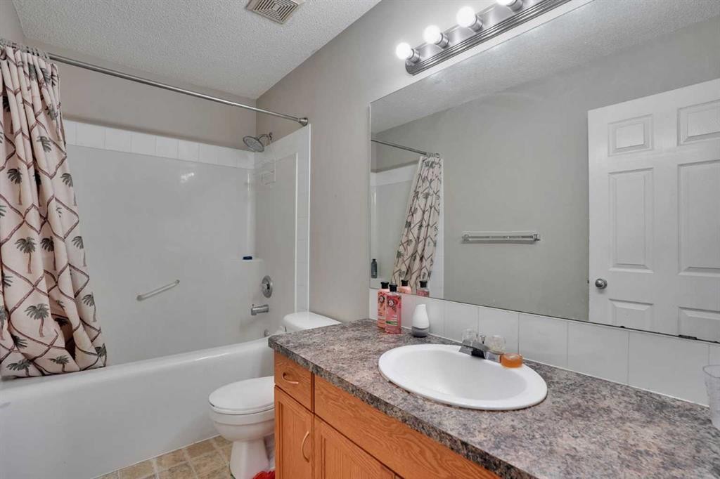 62 Covewood Manor, Calgary, AB - Indoor Photo Showing Bathroom