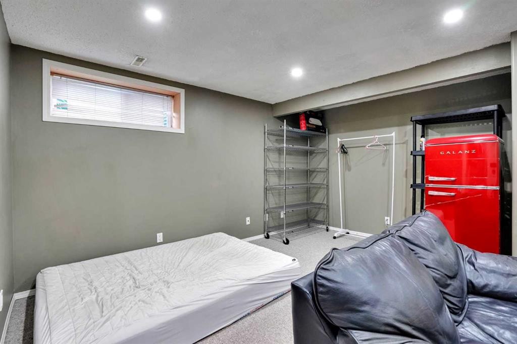 62 Covewood Manor, Calgary, AB - Indoor Photo Showing Other Room
