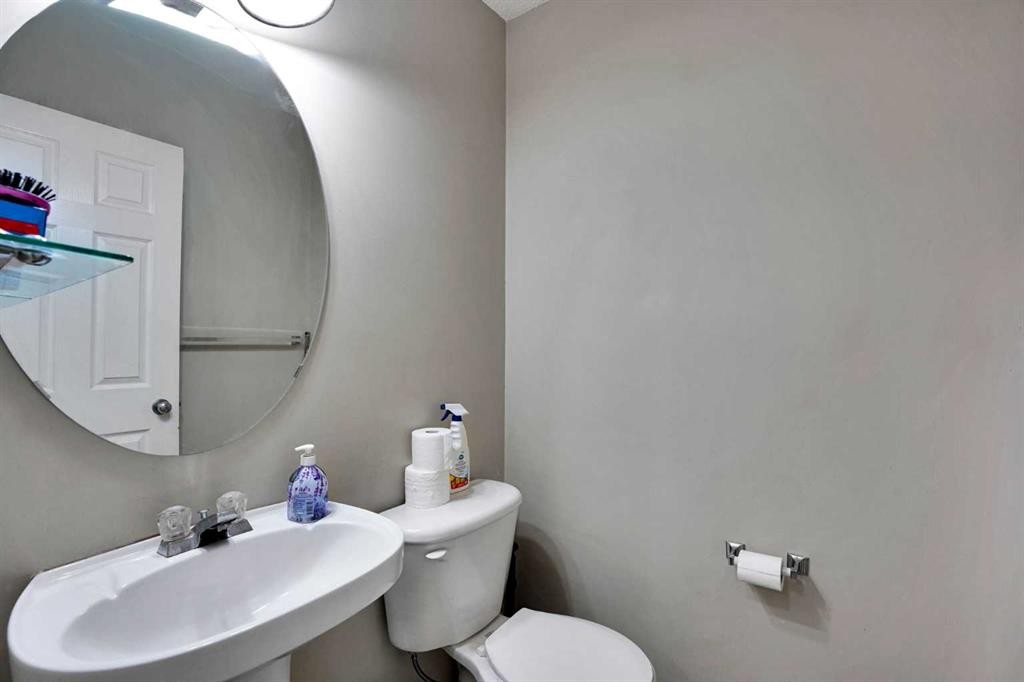 62 Covewood Manor, Calgary, AB - Indoor Photo Showing Bathroom