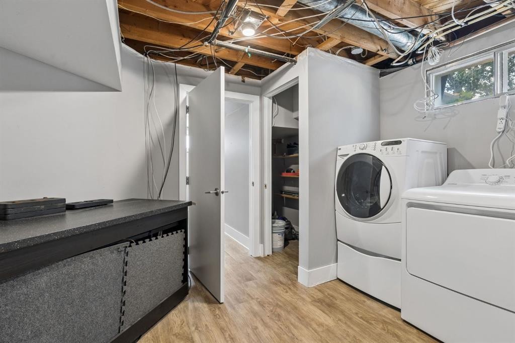 91 Winslow Crescent Sw, Calgary, AB - Indoor Photo Showing Laundry Room