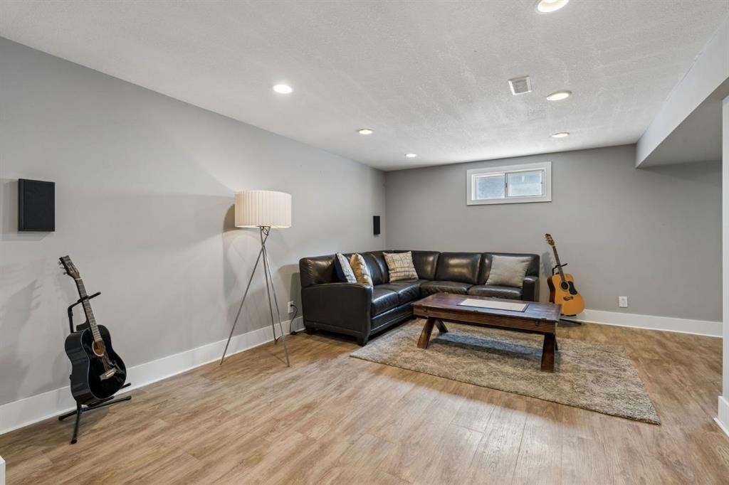 91 Winslow Crescent Sw, Calgary, AB - Indoor