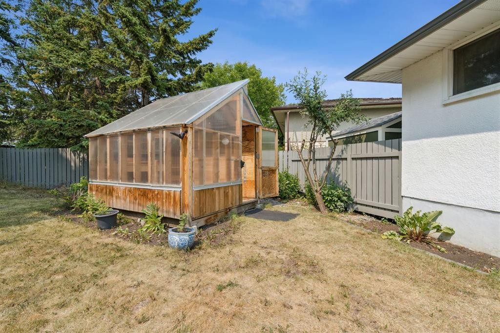 91 Winslow Crescent Sw, Calgary, AB - Outdoor