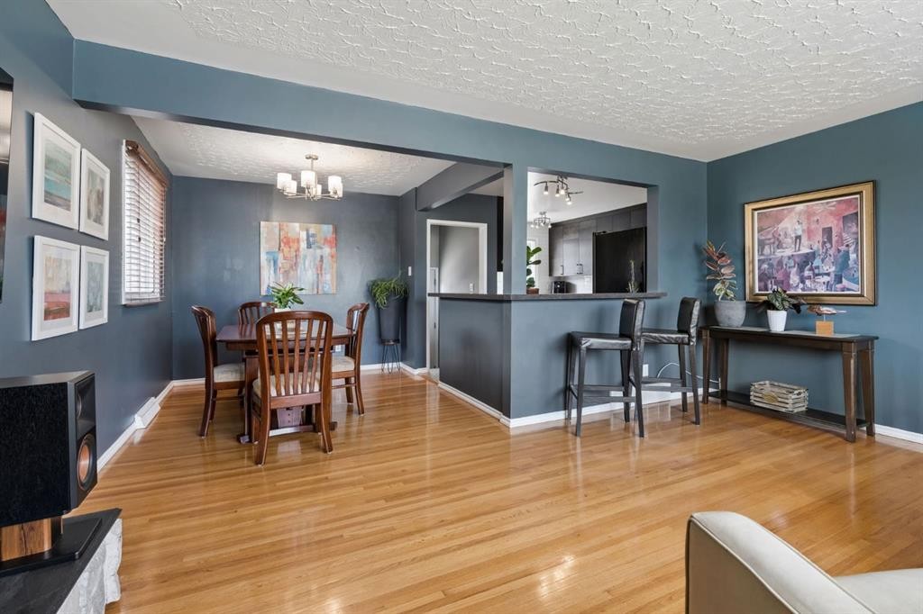 91 Winslow Crescent Sw, Calgary, AB - Indoor Photo Showing Dining Room