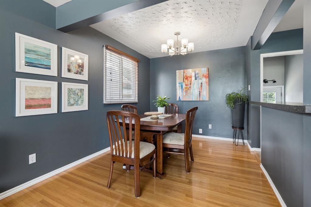 91 Winslow Crescent Sw, Calgary, AB - Indoor Photo Showing Dining Room