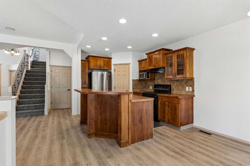 420 Royal Oak Circle Nw, Calgary, AB - Indoor Photo Showing Kitchen