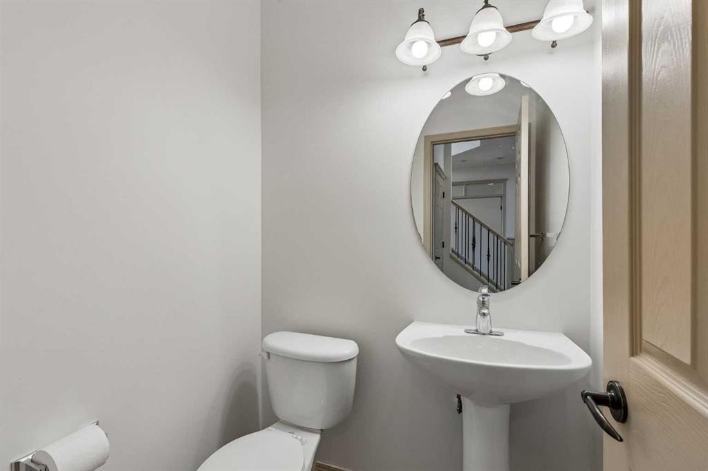 420 Royal Oak Circle Nw, Calgary, AB - Indoor Photo Showing Bathroom
