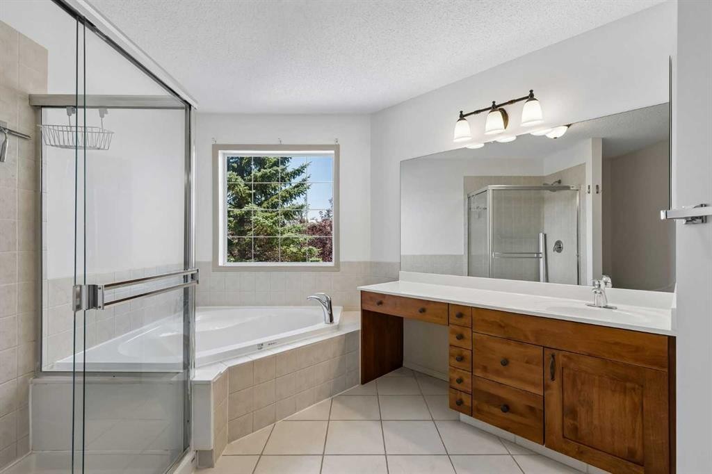 420 Royal Oak Circle Nw, Calgary, AB - Indoor Photo Showing Bathroom