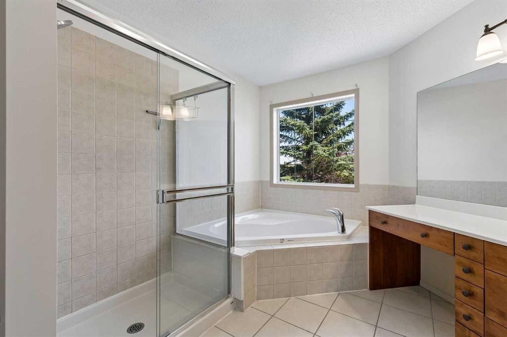 420 Royal Oak Circle Nw, Calgary, AB - Indoor Photo Showing Bathroom
