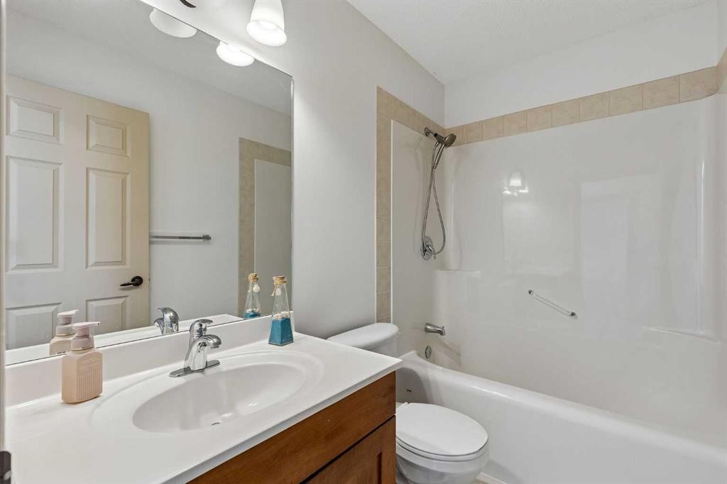 420 Royal Oak Circle Nw, Calgary, AB - Indoor Photo Showing Bathroom