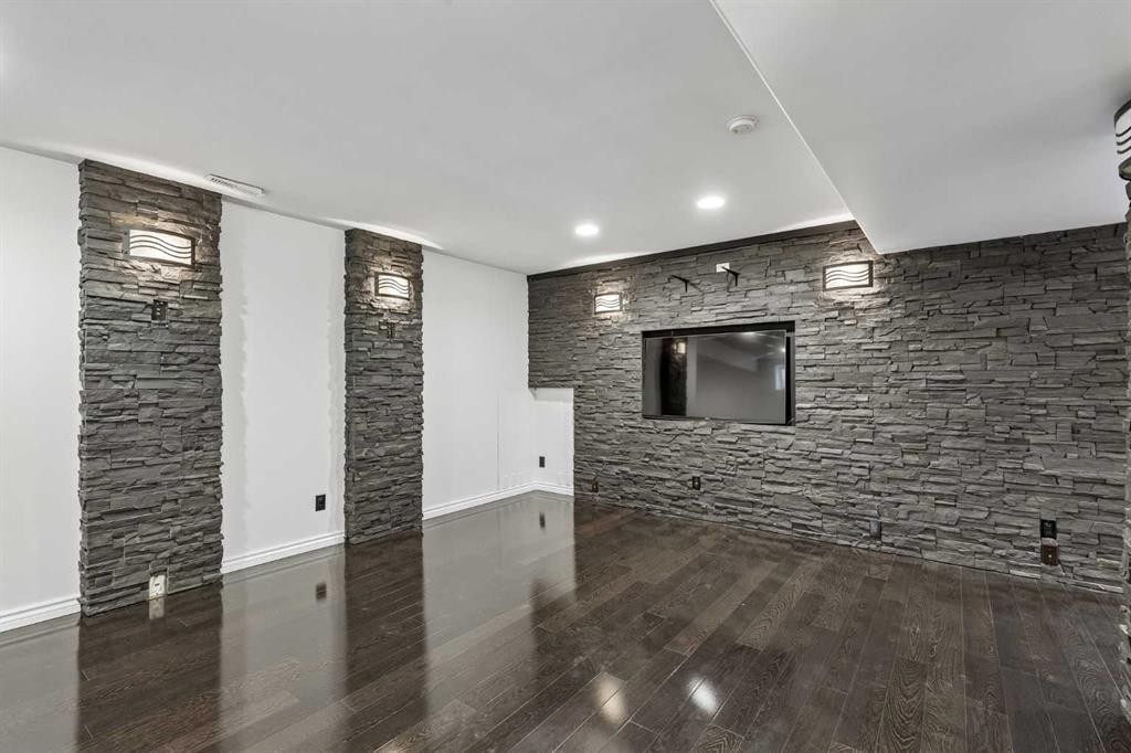 420 Royal Oak Circle Nw, Calgary, AB - Indoor Photo Showing Other Room