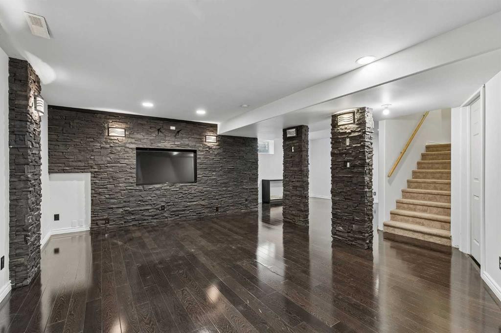 420 Royal Oak Circle Nw, Calgary, AB - Indoor Photo Showing Other Room