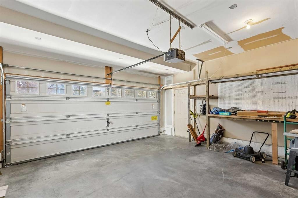 420 Royal Oak Circle Nw, Calgary, AB - Indoor Photo Showing Garage