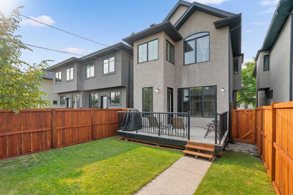 2526 3 Avenue Nw, Calgary, AB - Outdoor