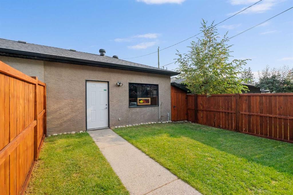2526 3 Avenue Nw, Calgary, AB - Outdoor