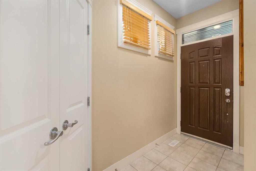 2526 3 Avenue Nw, Calgary, AB - Indoor Photo Showing Other Room