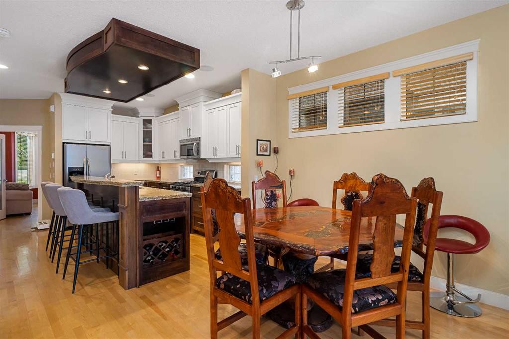 2526 3 Avenue Nw, Calgary, AB - Indoor Photo Showing Dining Room