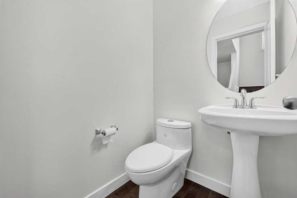 377 Panora Way Nw, Calgary, AB - Indoor Photo Showing Bathroom