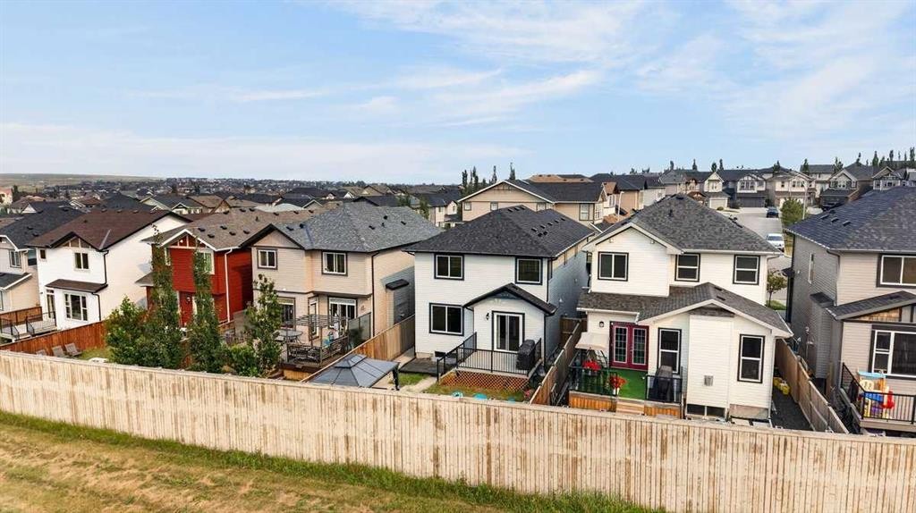 377 Panora Way Nw, Calgary, AB - Outdoor With Facade