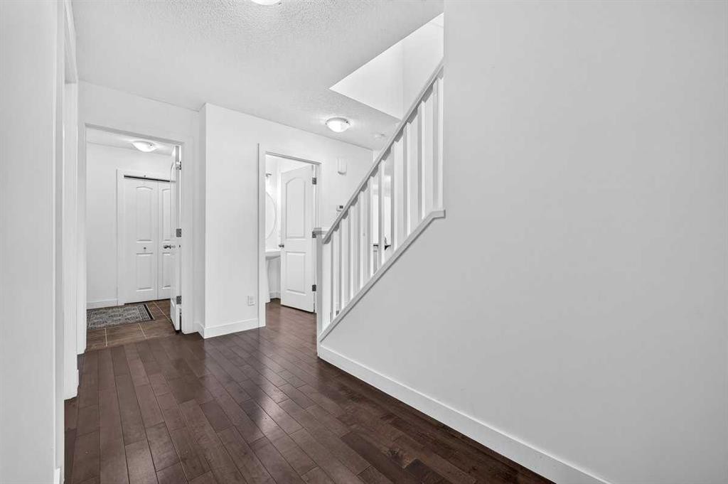 377 Panora Way Nw, Calgary, AB - Indoor Photo Showing Other Room