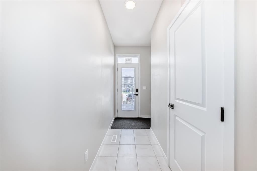 276 Belmont Boulevard Sw, Calgary, AB - Indoor Photo Showing Other Room