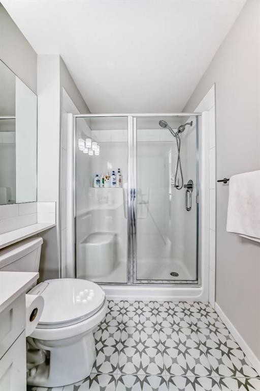 276 Belmont Boulevard Sw, Calgary, AB - Indoor Photo Showing Bathroom
