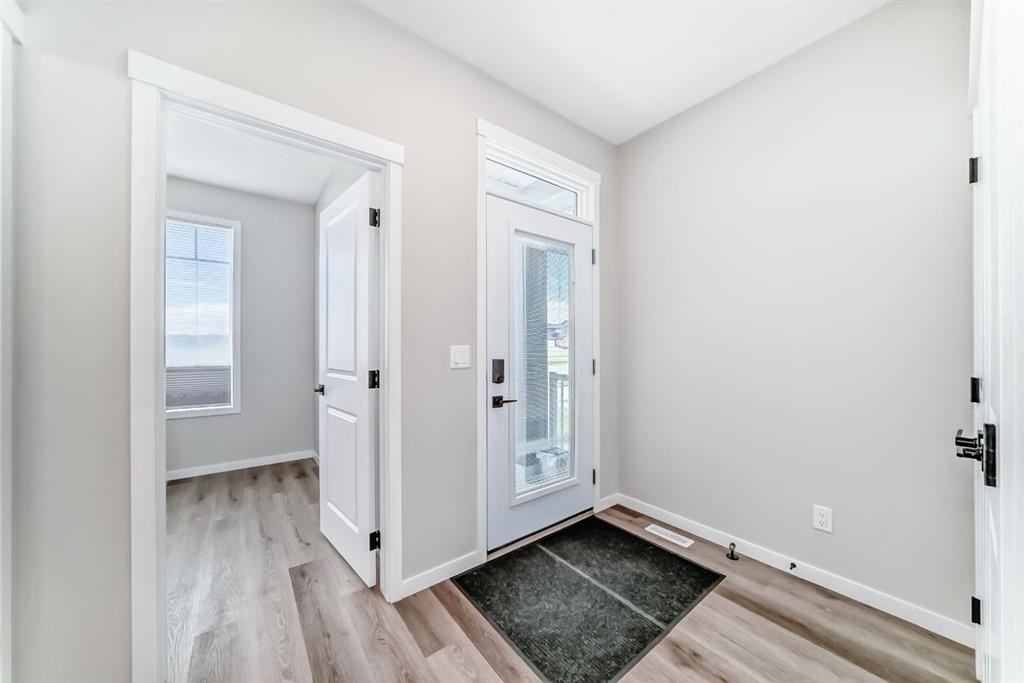 276 Belmont Boulevard Sw, Calgary, AB - Indoor Photo Showing Other Room