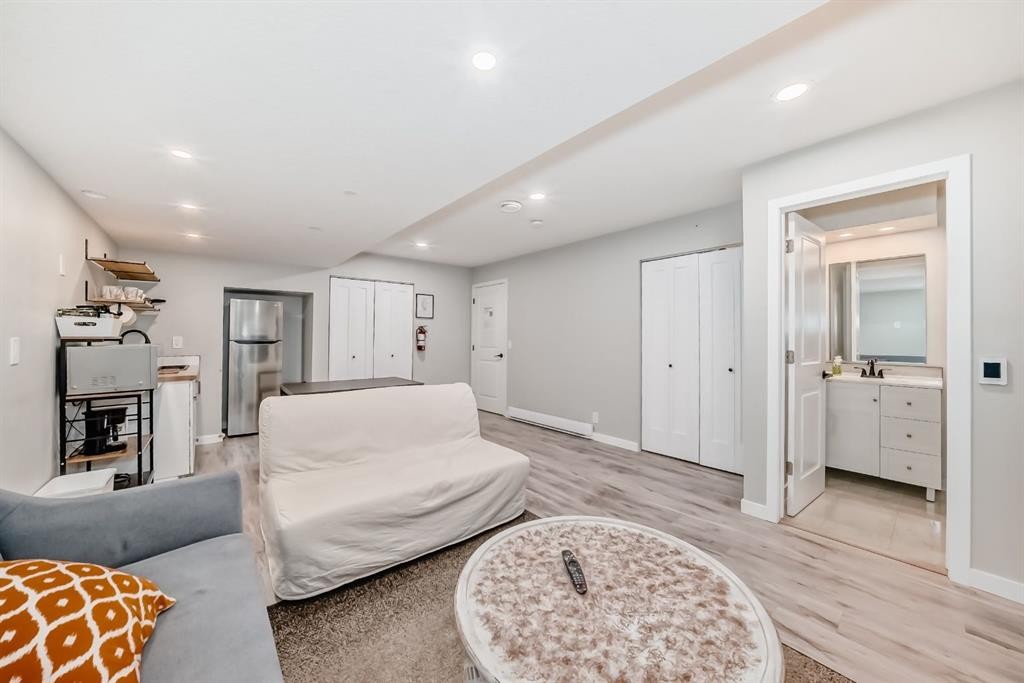 276 Belmont Boulevard Sw, Calgary, AB - Indoor