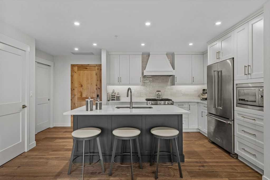 311-1315 Spring Creek Gate, Canmore, AB - Indoor Photo Showing Kitchen With Upgraded Kitchen