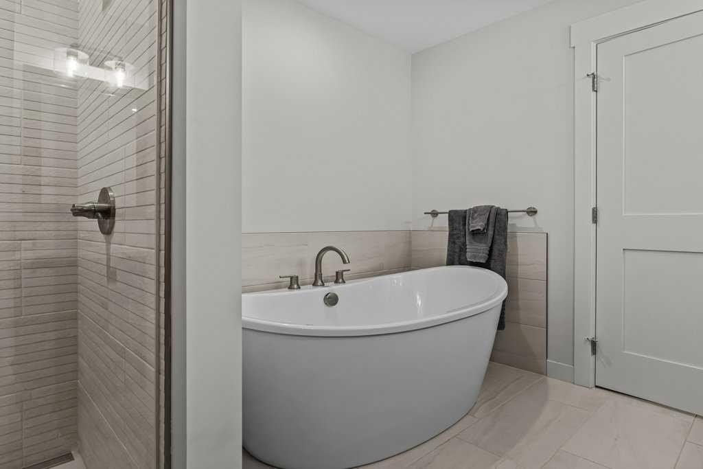 311-1315 Spring Creek Gate, Canmore, AB - Indoor Photo Showing Bathroom