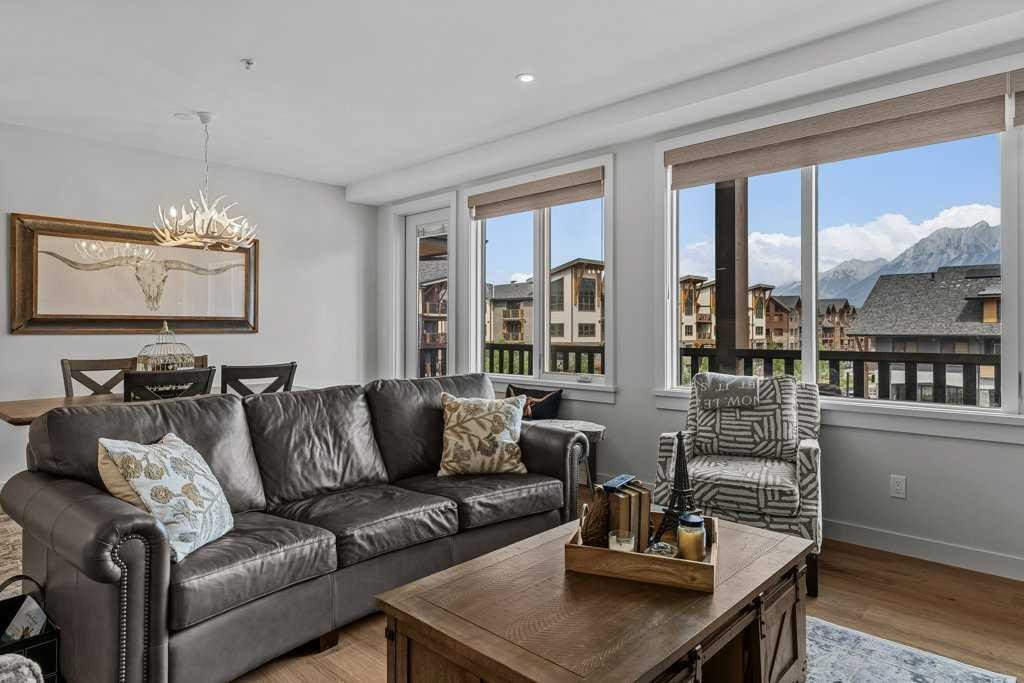 311-1315 Spring Creek Gate, Canmore, AB - Indoor Photo Showing Living Room