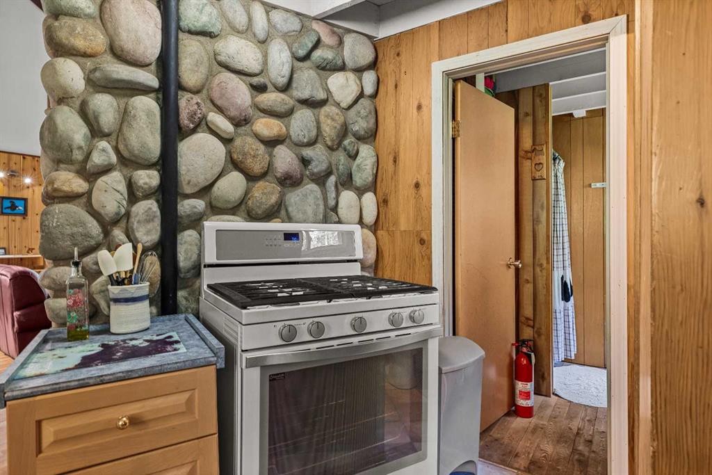 9 Des Arcs Road, Lac Des Arcs, AB - Indoor