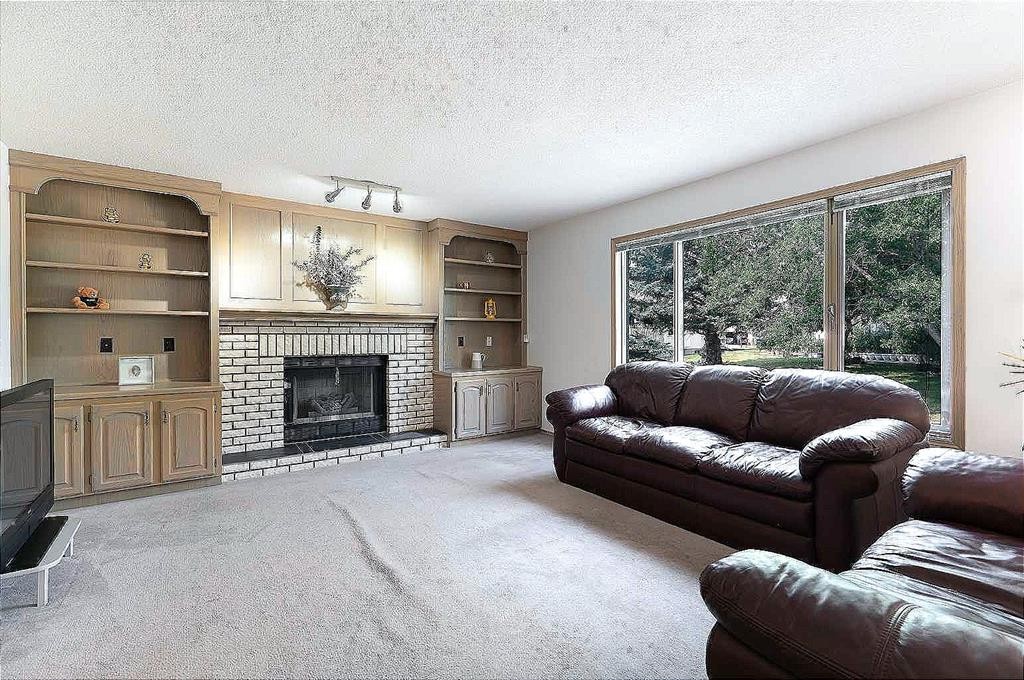 140 Santana Mews Nw, Calgary, AB - Indoor Photo Showing Living Room With Fireplace