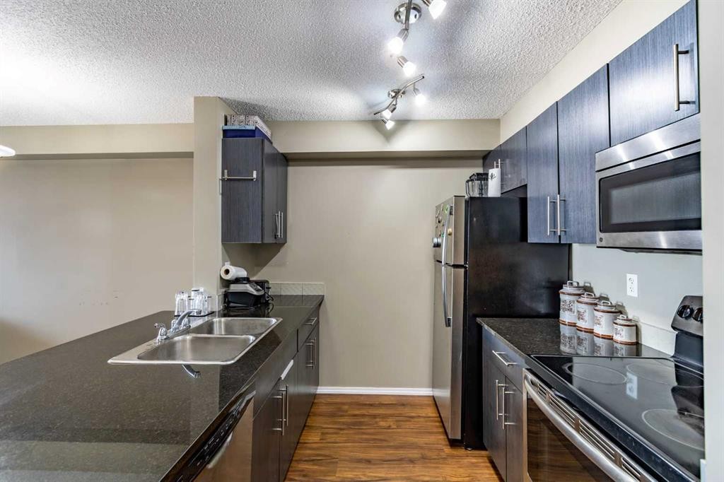 1108-5 Saddlestone Way Ne, Calgary, AB - Indoor Photo Showing Kitchen With Double Sink