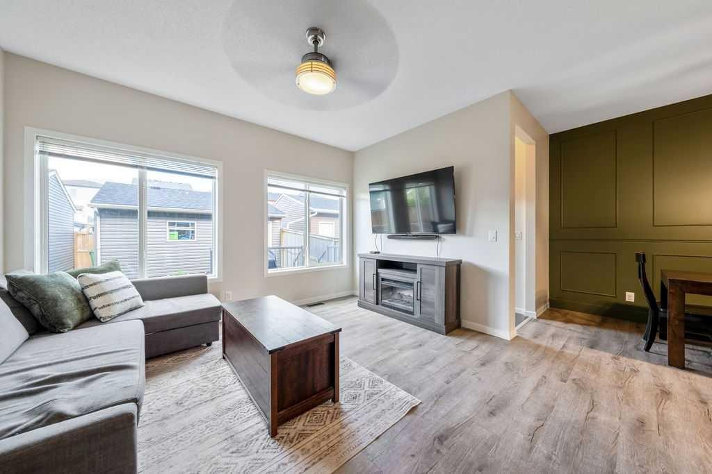 132 Evansborough Way Nw, Calgary, AB
