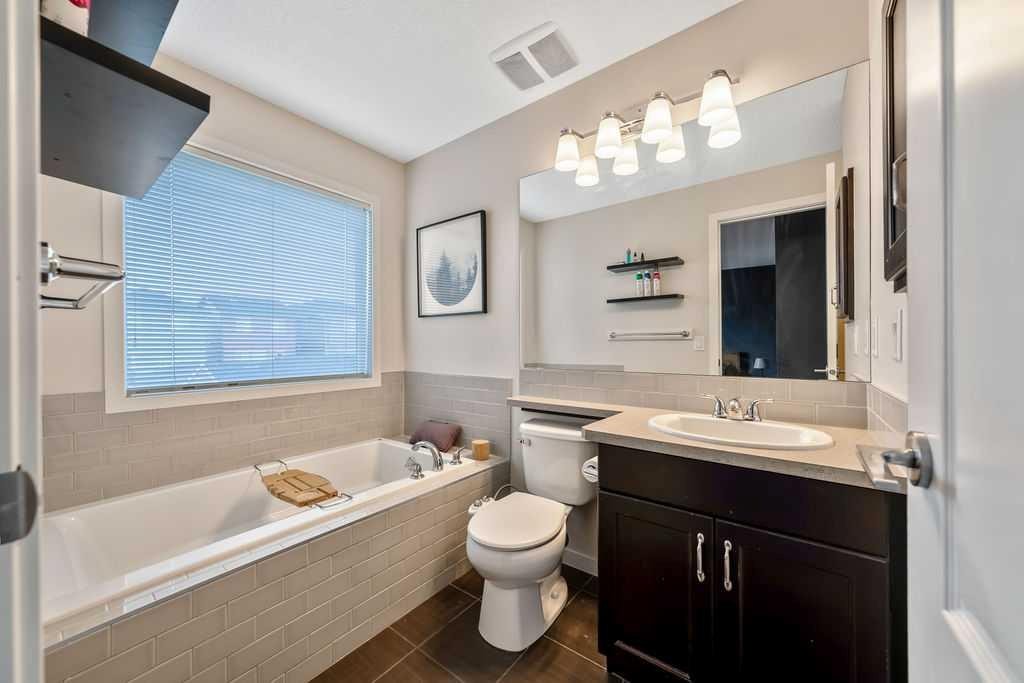 132 Evansborough Way Nw, Calgary, AB