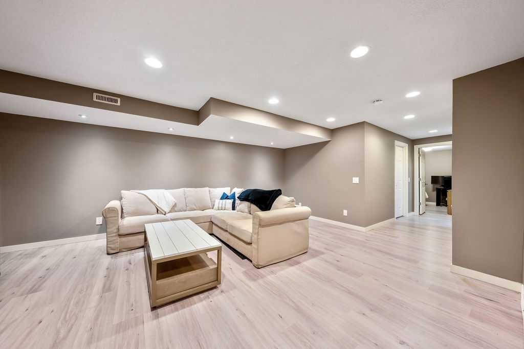 132 Evansborough Way Nw, Calgary, AB