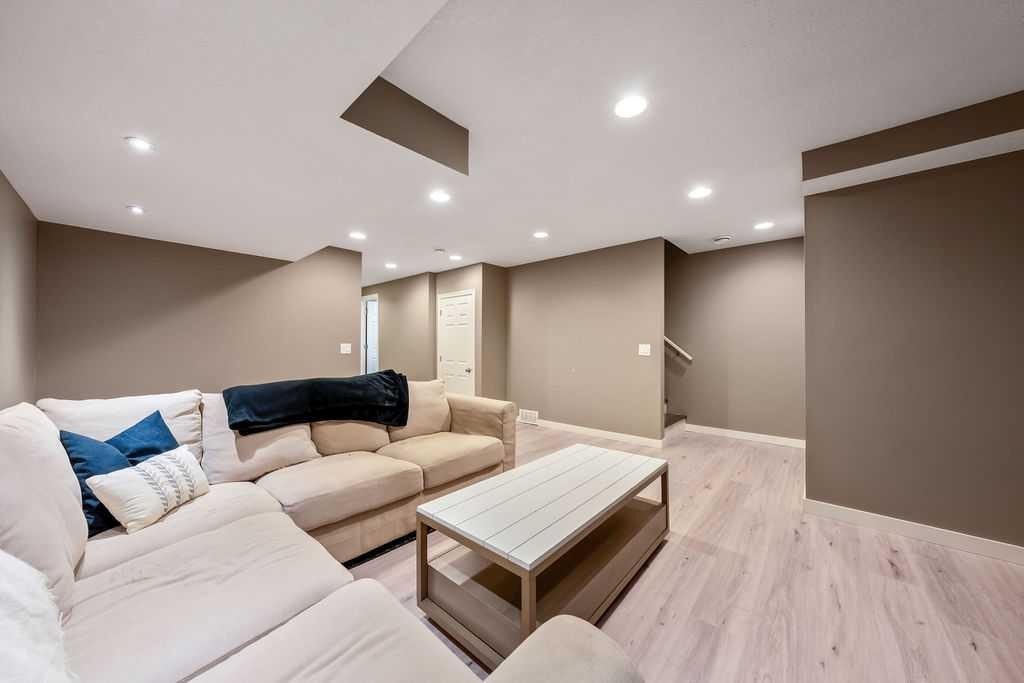 132 Evansborough Way Nw, Calgary, AB