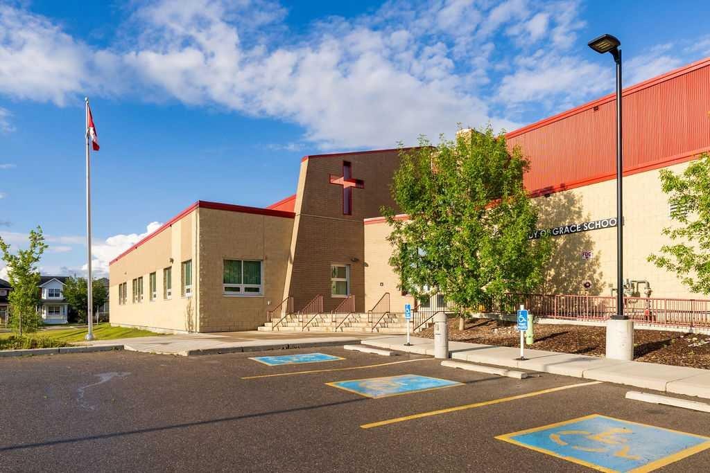 132 Evansborough Way Nw, Calgary, AB