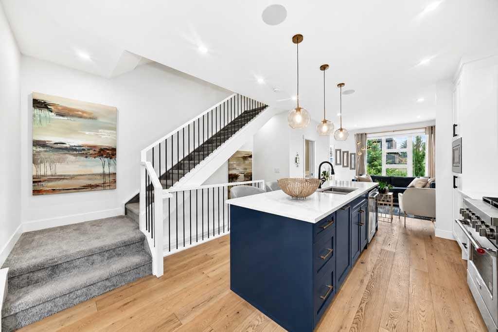 1703 31 Avenue Sw, Calgary, AB - Indoor Photo Showing Kitchen With Upgraded Kitchen