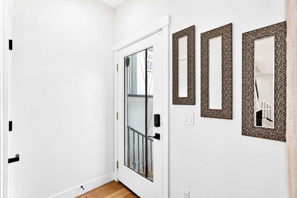 1703 31 Avenue Sw, Calgary, AB - Indoor Photo Showing Other Room