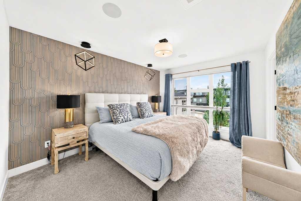 1703 31 Avenue Sw, Calgary, AB - Indoor Photo Showing Bedroom