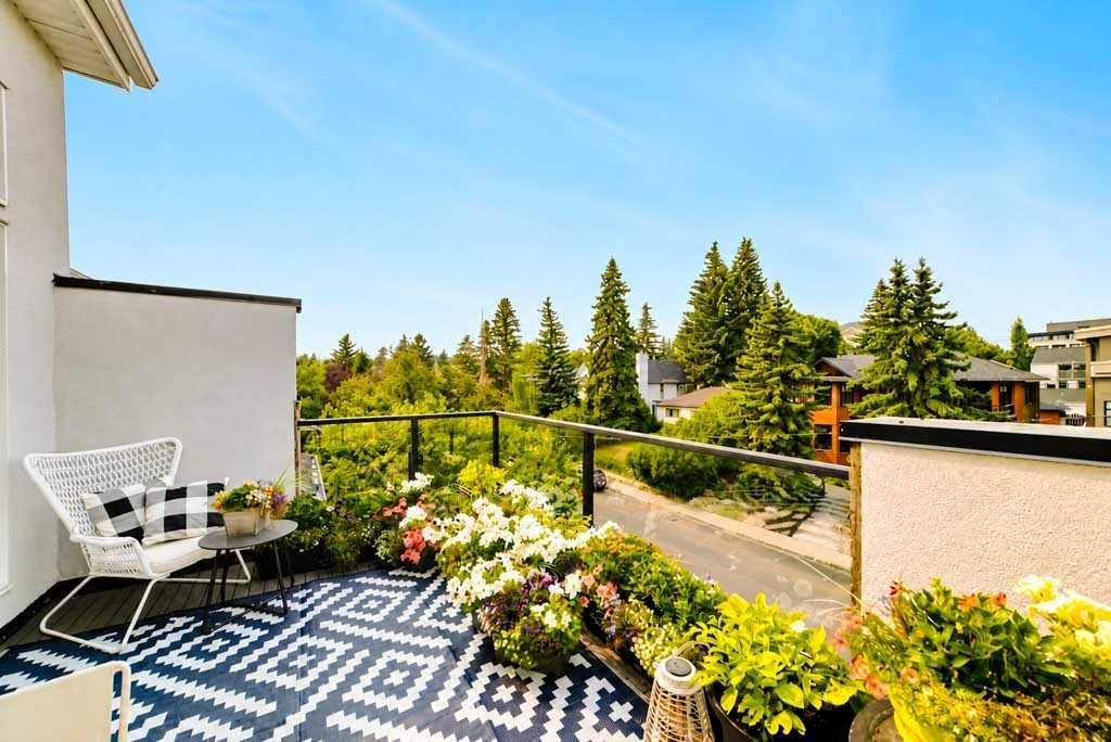 1703 31 Avenue Sw, Calgary, AB - Outdoor With Exterior