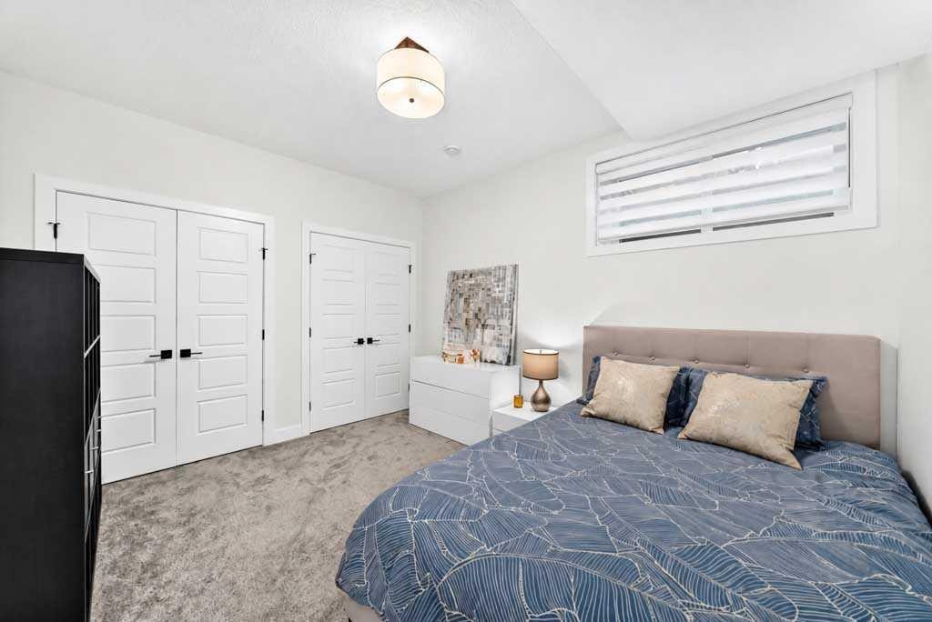 1703 31 Avenue Sw, Calgary, AB - Indoor Photo Showing Bedroom