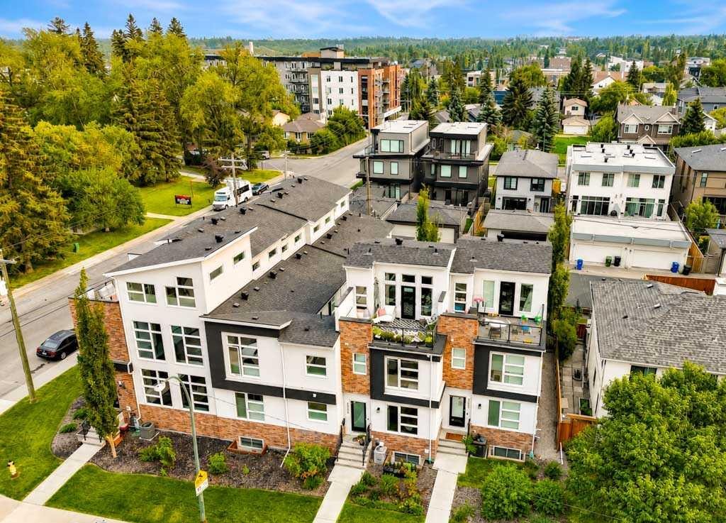 1703 31 Avenue Sw, Calgary, AB - Outdoor With Facade
